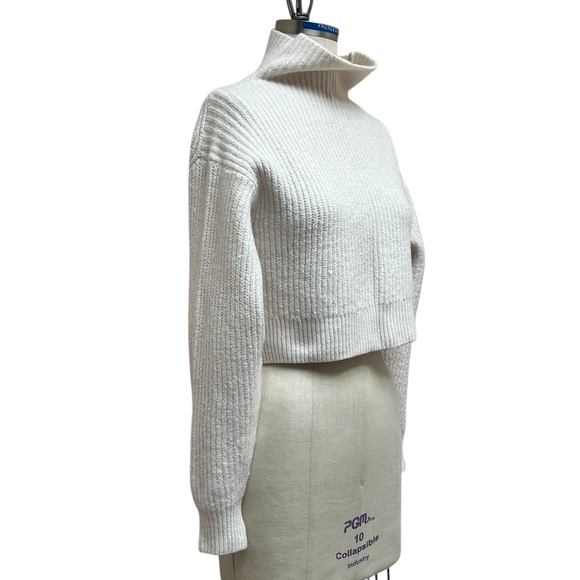 Wilfred Cropped Merino Wool Sweater - Picture 3 of 8